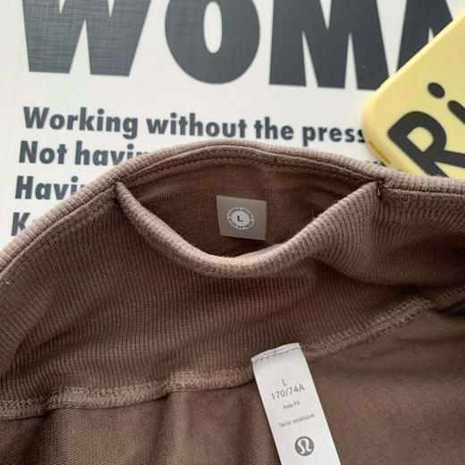 点此购买 lululemon露露Sueded Terry女士裤脚侧开口高腰裤 ssy 341980 商品图9