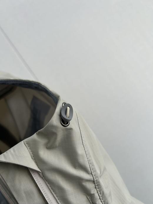 点此购买 montbell蒙贝欧春夏季女士户外防水冲锋衣 zc 342085 商品图8