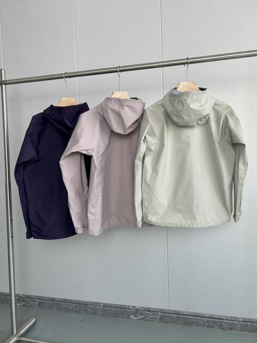 点此购买 montbell蒙贝欧春夏季女士户外防水冲锋衣 zc 342085 商品图1