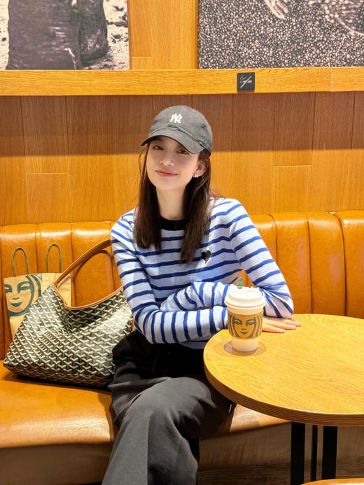 爆款3-7天发货！isabelle marran蔚蓝撞色条纹爱心刺绣针织衫JS3699342 商品图3