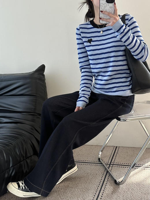 爆款3-7天发货！isabelle marran蔚蓝撞色条纹爱心刺绣针织衫JS3699342 商品图4