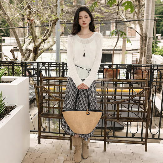 西遇薄款圆领镂空针织毛衣女2026年春季新款慵懒风宽松防晒罩衫10460066 商品图2