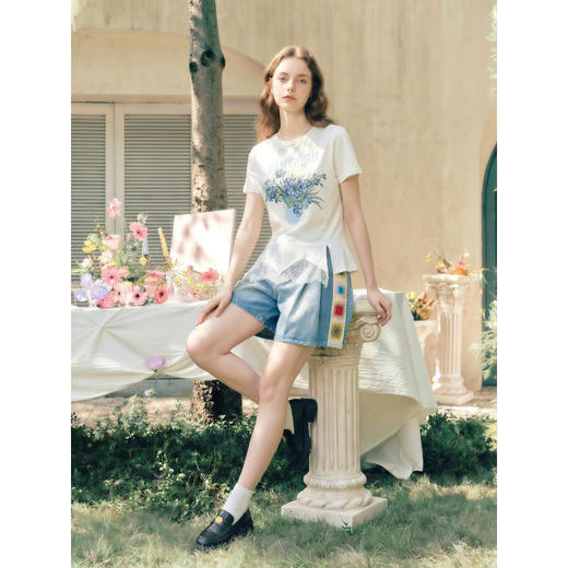 两三事梵高文艺心事晴朗2026春新款印花蕾丝拼接不规则下摆t恤女 商品图2