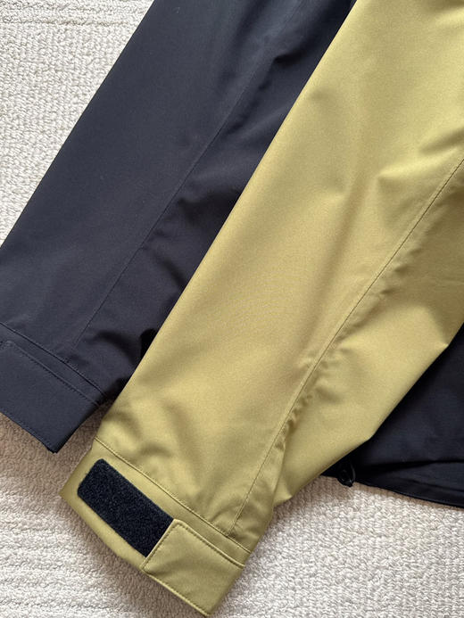 312-10  纯圆正 Gold男士连帽户外冲锋衣 柔软细腻亲肤舒适 老朱176/148穿3码合适 商品图9