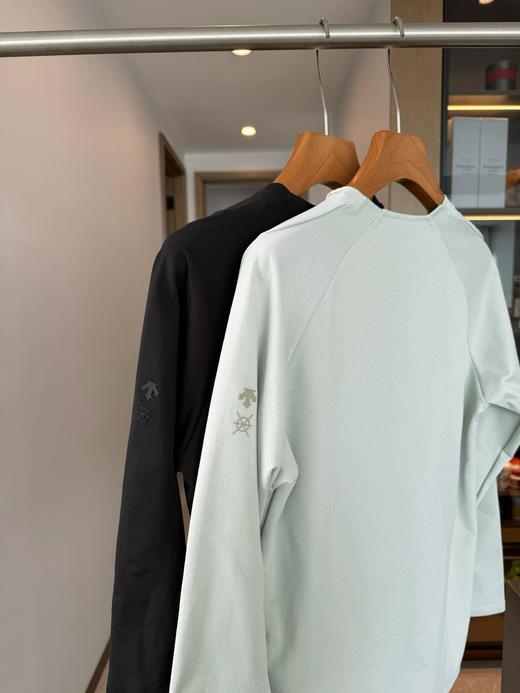 点此购买 迪桑特DUALIS系列春秋季男士SOLOTEX圆领长袖针织衫 bk 342006 商品图8