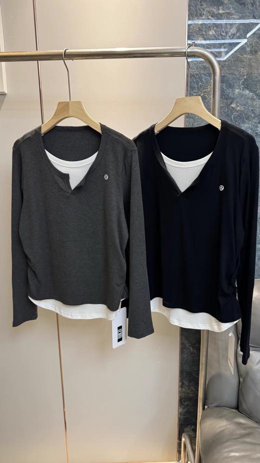 F031214纯色简约版型撞色假两件设计小V领一包两件装上衣 商品图0