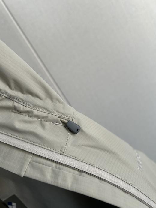 点此购买 montbell蒙贝欧春夏季女士户外防水冲锋衣 zc 342085 商品图9