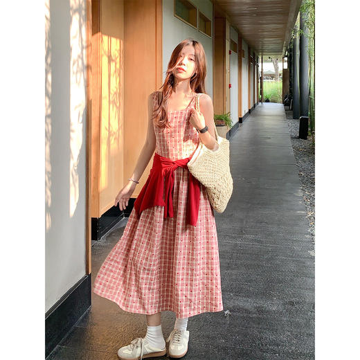 <曾小咸推荐>3.14现货秒杀 ！微信超特价！韩系度假格子吊带连衣裙 日常249.99 立减120 秒杀129.99！！ 商品图1