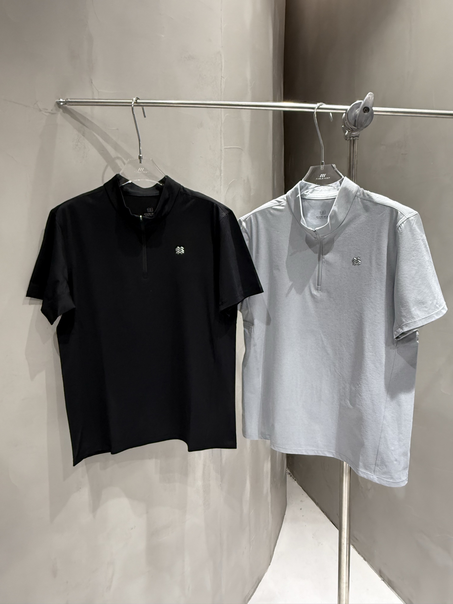 点此购买 可隆夏季男士半拉链短袖T恤 ss 342045