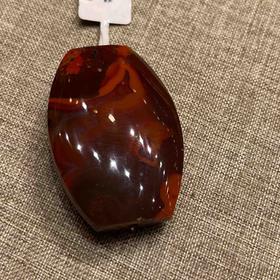 1800元/个战国红吊坠