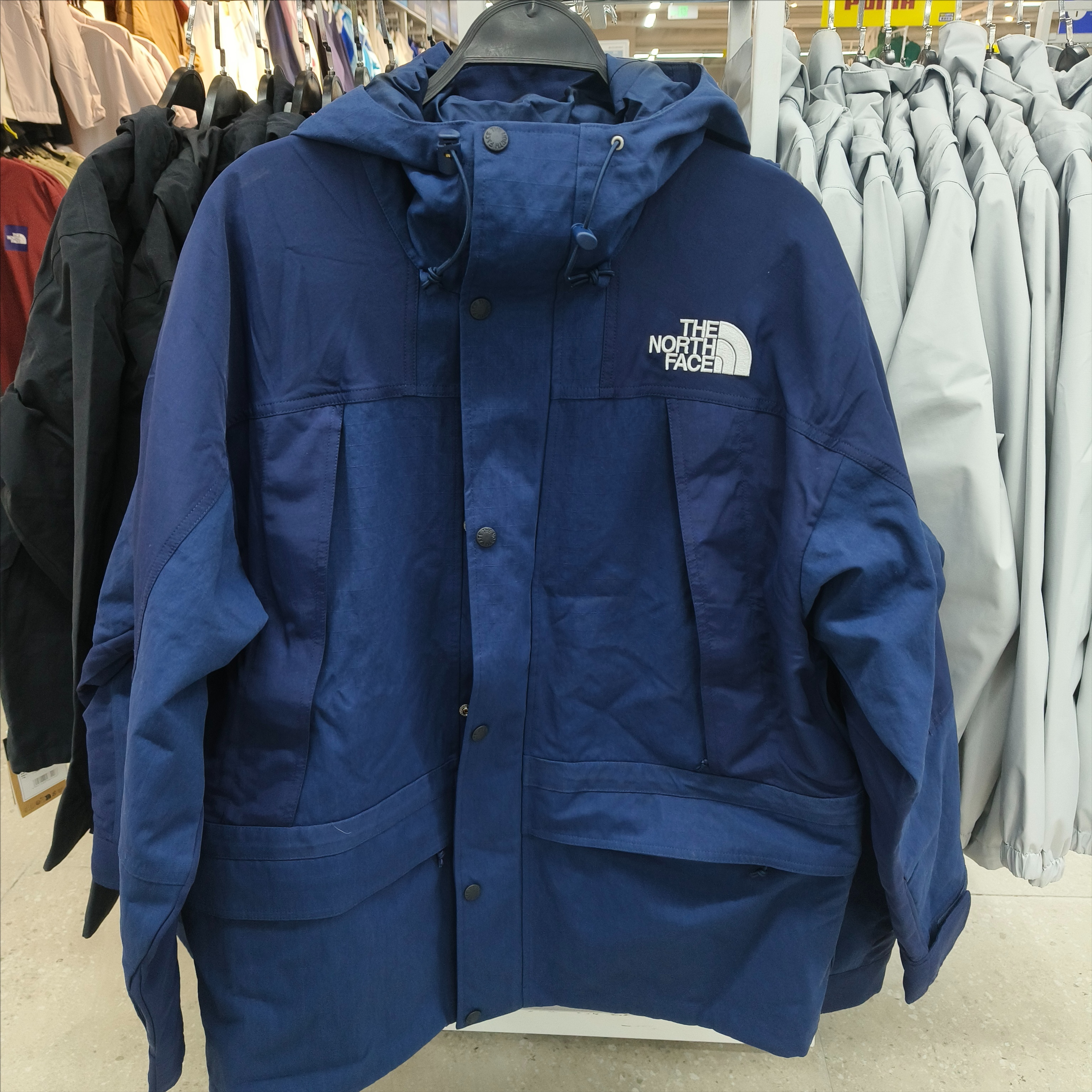 799.9元 北面防风夹克 650906-HD(线上线下同步在售不保证有货，介意勿拍)