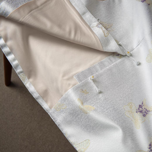 「自」全新升级【铂金会员514/天猫689/差价175】(01416)洛诗琳新中式蜀锦盘扣真丝马甲2026春夏气质V领国风无袖上衣 商品图4