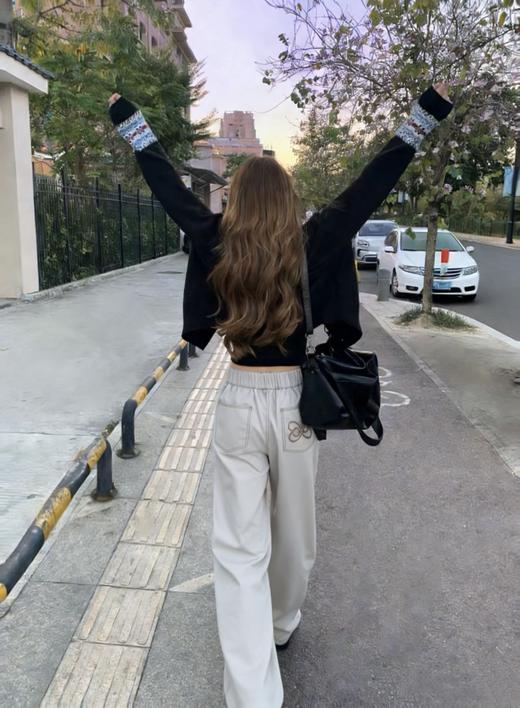 田曦薇同款设计感宽松弯刀裤 商品图1