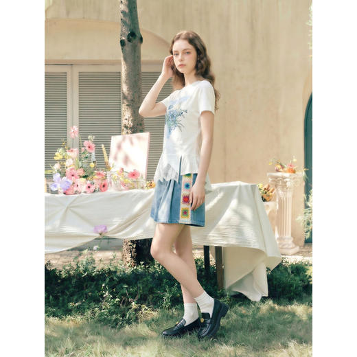 两三事梵高文艺心事晴朗2026春新款印花蕾丝拼接不规则下摆t恤女 商品图3