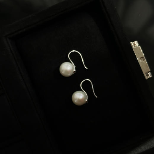 订单客户加单 一起了 淡水珍珠高跟鞋耳环 11-12mm 正圆强光 面好面基本无暇 有生长痕迹 没有大坑洼 上耳效果温润大气 S925 银镀白金配件 商品图4
