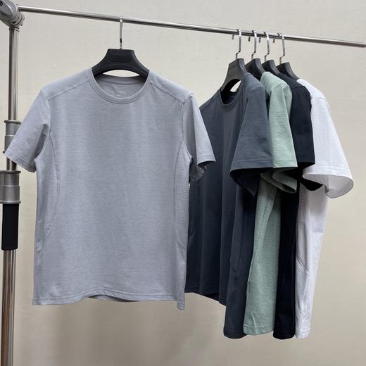 点此购买 始祖鸟春夏季男士户外运动跑步健身轻量透气短袖T恤 yh 341994 商品图1