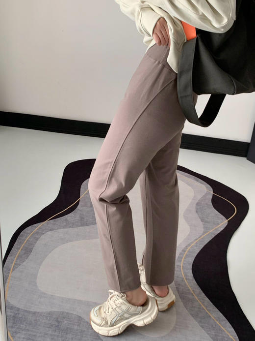 点此购买 lululemon露露Sueded Terry女士裤脚侧开口高腰裤 ssy 341980 商品图3