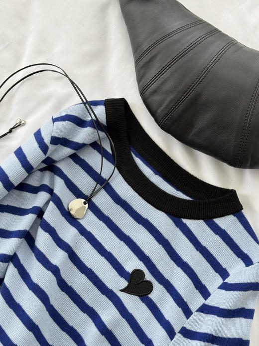 爆款3-7天发货！isabelle marran蔚蓝撞色条纹爱心刺绣针织衫JS3699342 商品图5