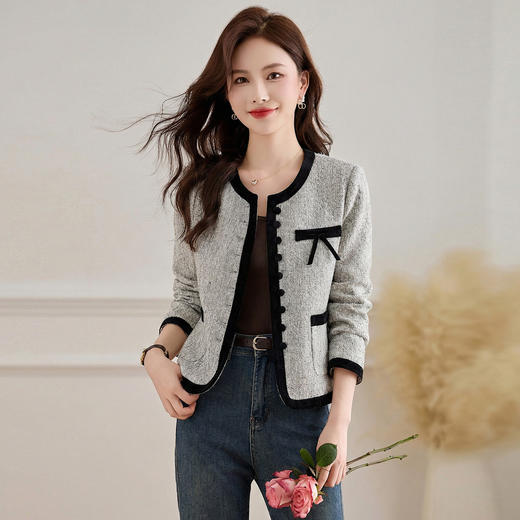 「自」全新升级【铂金会员266/天猫359/差价93】(01551)洛诗琳气质拼接圆领小香风外套2026春季时尚百搭通勤短上衣 商品图0