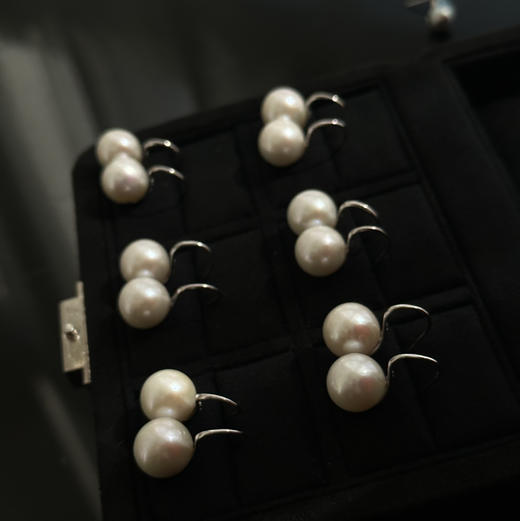 订单客户加单 一起了 淡水珍珠高跟鞋耳环 11-12mm 正圆强光 面好面基本无暇 有生长痕迹 没有大坑洼 上耳效果温润大气 S925 银镀白金配件 商品图2