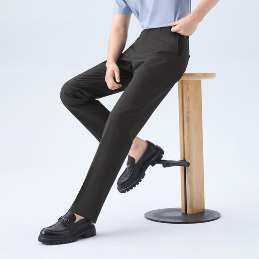 【速干|易打理】柒牌男式休闲长裤26春夏新款犀牛褶舒适修身长裤 130H72630 商品图1