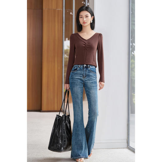 剩M 咖色针织上衣+微喇牛仔裤套装5R25CG5039 商品图3