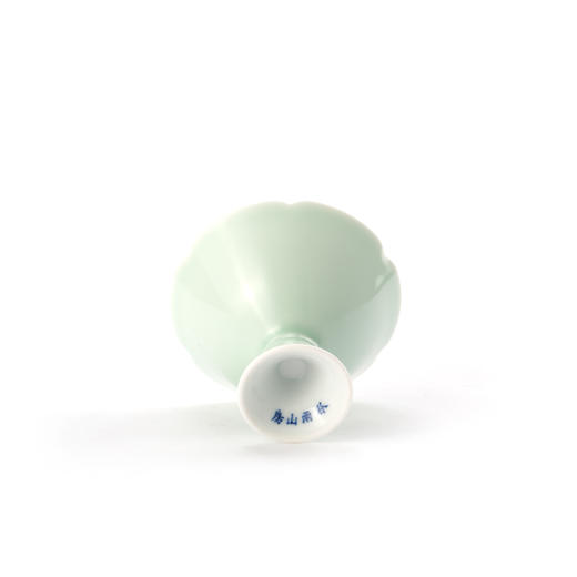 翠青釉素有“夺得千峰翠色来”之美誉  翠青釉温润如玉，明亮清透，器口多加一圈紫金釉，平添一分贵气。 商品图0