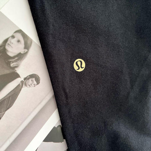 点此购买 lululemon露露Sueded Terry女士裤脚侧开口高腰裤 ssy 341980 商品图12