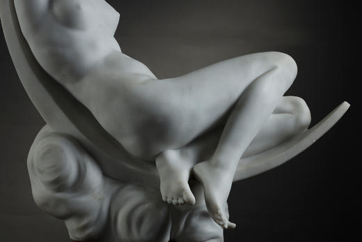 独角鹿西洋古董19世纪法国雕塑家Séraphin Denécheau签名创作出品大理石雕塑作品《狄安娜斜倚新月之上》 商品图5