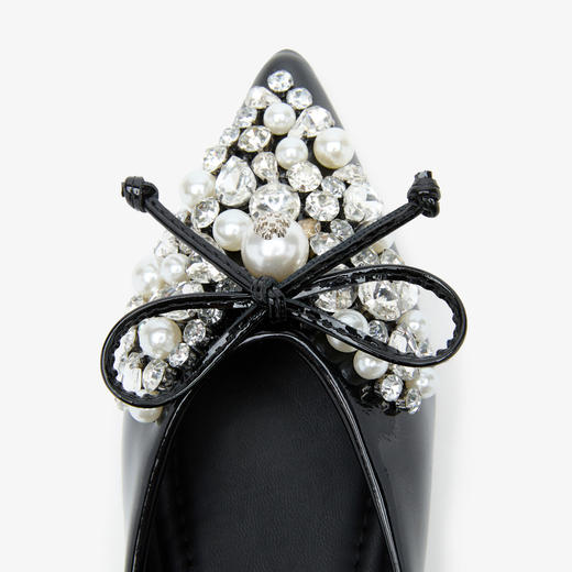 西遇尖头平底单鞋女2026春季新款水钻珍珠蝴蝶结一脚蹬软底小皮鞋V0166276 商品图5