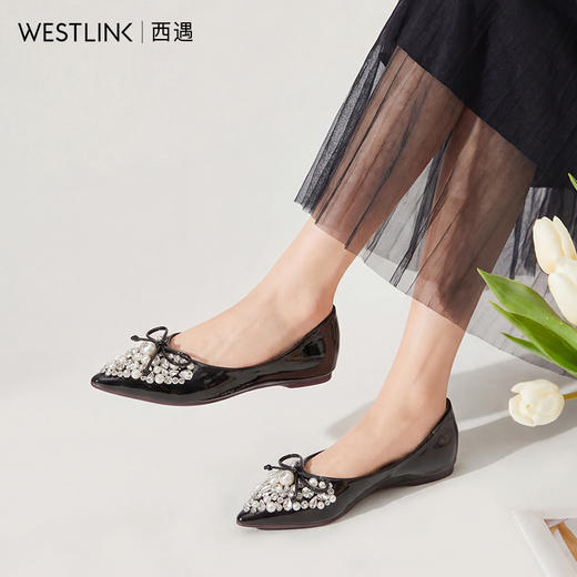 西遇尖头平底单鞋女2026春季新款水钻珍珠蝴蝶结一脚蹬软底小皮鞋V0166276 商品图2