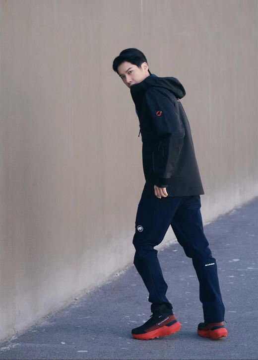 313-4 渠道圆正 MAM男士户外软壳长裤 运动休闲男裤 老朱穿M或L都可 商品图3