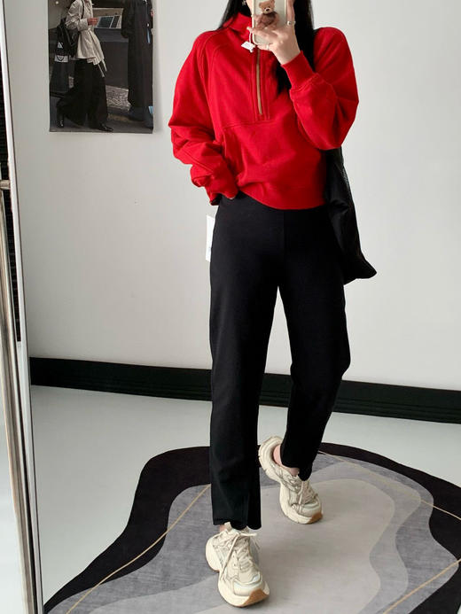 点此购买 lululemon露露Sueded Terry女士裤脚侧开口高腰裤 ssy 341980 商品图4