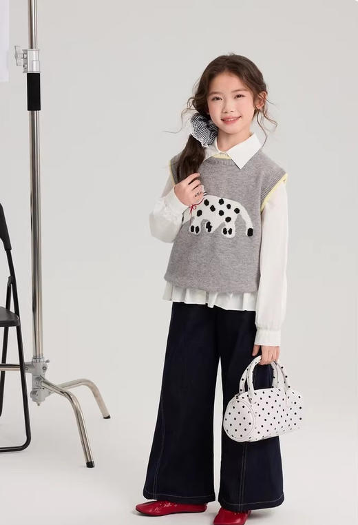 春款首发❗️【吉米故事 春日新款衬衫&马甲系列】来喽！直击心灵的慵懒感👀一眼沦陷🔍 🍂洋气的针织卡通马甲设计满满，增加亮点🥰搭配纯色常规衬衫上身时尚又有型👍 商品图9