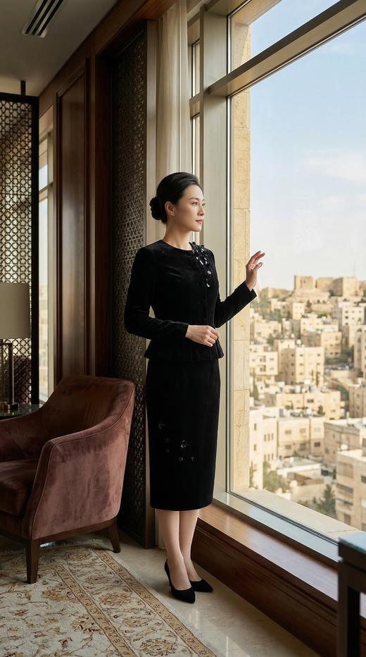 圆领重工复古订花收腰外套 商品图3