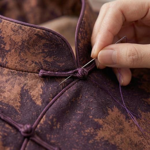 轻国风盘扣镂空领修身连衣裙 商品图4