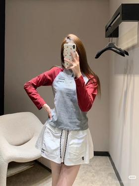 mi*u|谬系早春 26ss 灰红撞色拼肩复古贴布徽标绣标领纽扣纯棉长袖