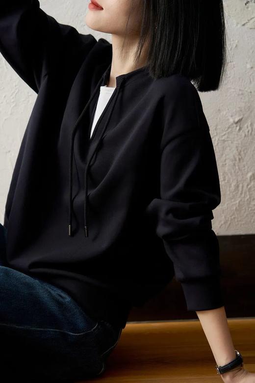 LONGNVFAIR学院运动小V领卫衣 | 圆领拼小V领，休闲感松弛穿搭，高级又自在【3-7天发货，周末顺延】 商品图6