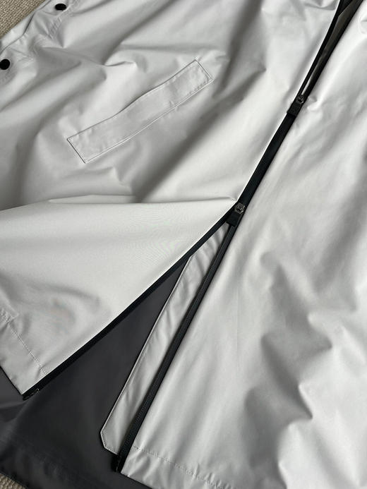 314-3无退换 意大利小狗头 进口复合面料 超轻盈轻柔 抗风挡雨贼透气 连帽斗篷 超级酷 商品图13