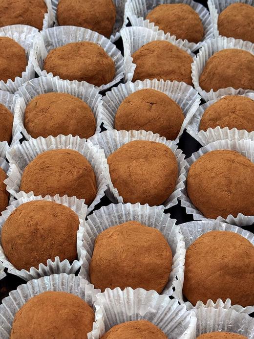 纯手工0防腐剂【迪拜软糯曲奇】7天内发货，外皮是软糯拉丝的无蔗糖棉花糖，包裹着黄油烤制的酥脆中东面丝，混合开心果酱与可可白巧克力，手工碾碎，层次超丰富！保质期：冷藏10天 冷冻60天 商品图13