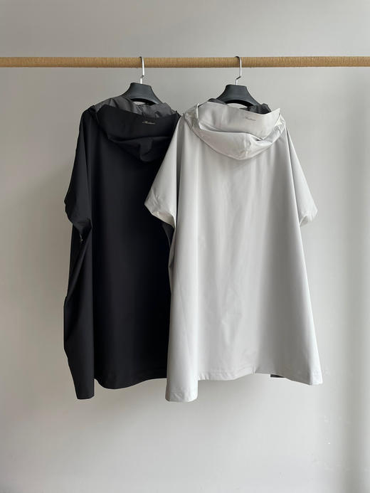 314-3无退换 意大利小狗头 进口复合面料 超轻盈轻柔 抗风挡雨贼透气 连帽斗篷 超级酷 商品图9