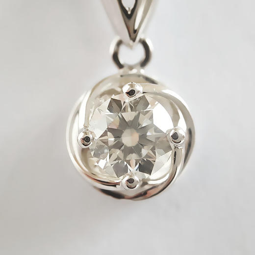 中国黄金AU750白金简约时尚0.504克拉钻石吊坠项链16.5*7.8*5.0MM（皆取最大值）030326NJT24 商品图2