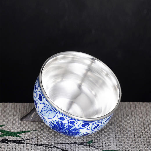 子佩集S990【清欢漫卷】摆件【QF004】纯银茶具青花藤蔓茶杯纯银内胆景德镇手绘2508 商品图3