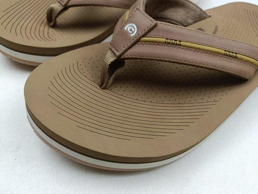 原单正品 cobian人字拖
一双以终身舒适度为口号的拖鞋
橡胶大底接近0.5cm，中低复合了三层
真的舒服啊，官方就没有低于40美金的拖鞋
且自带足弓
码数:41-46码全 商品图4