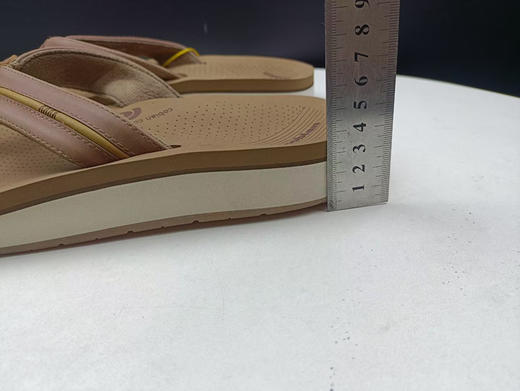 原单正品 cobian人字拖
一双以终身舒适度为口号的拖鞋
橡胶大底接近0.5cm，中低复合了三层
真的舒服啊，官方就没有低于40美金的拖鞋
且自带足弓
码数:41-46码全 商品图1