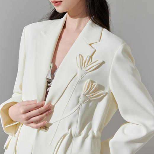 芳外优雅设计感立体花西装轻奢减龄显瘦外套女8T24AW0134 商品图4