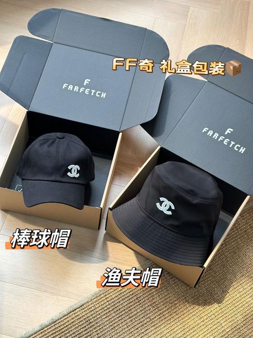香奈儿帽子 渔夫帽 棒球帽 不可缺???? 今年的新款香奈儿渔夫帽前面双C的logo标志采用了针线的刺绣设计，更加精致 商品图9