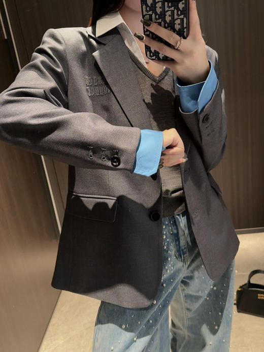 314-1大爆款 miu女士撞色拼接西服 深灰/蓝色袖口西装 商品图8