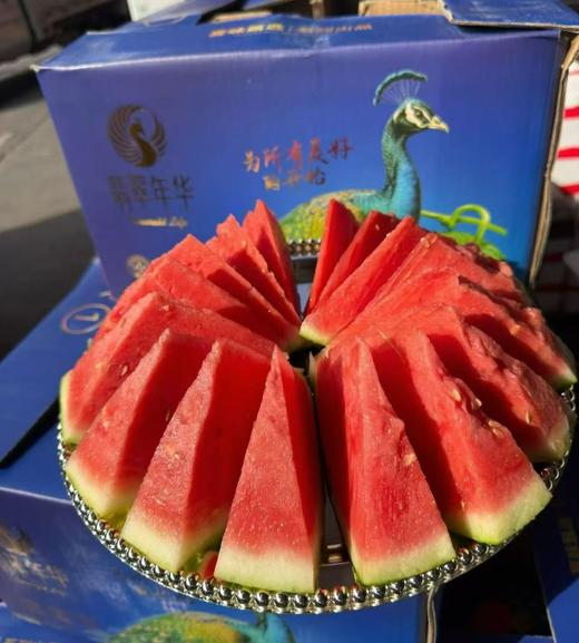 翡翠蒂升级版翡翠年华无籽西瓜，脆甜好吃，皮薄多汁，口感脆爽，甜蜜至极	个个优质精挑细选无籽大西瓜，带您体验最高端的西瓜品质。 商品图4
