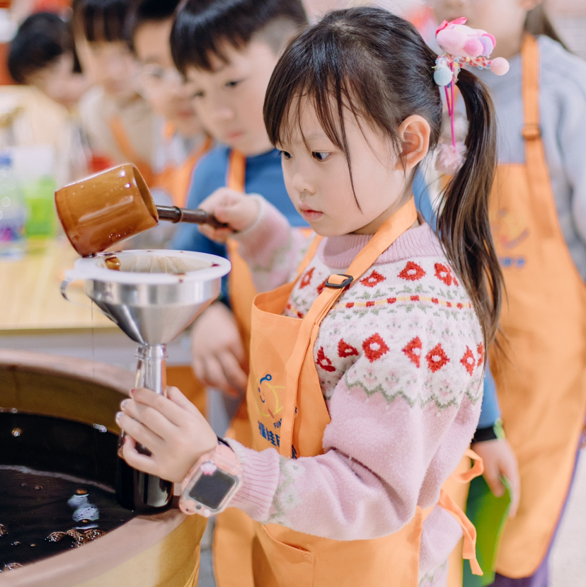 【黄豆历险记1日营】可亲子、可独立！古法磨豆浆、点卤做豆腐，探秘民天酱油工厂，体验制曲打酱油！好吃又好玩~~